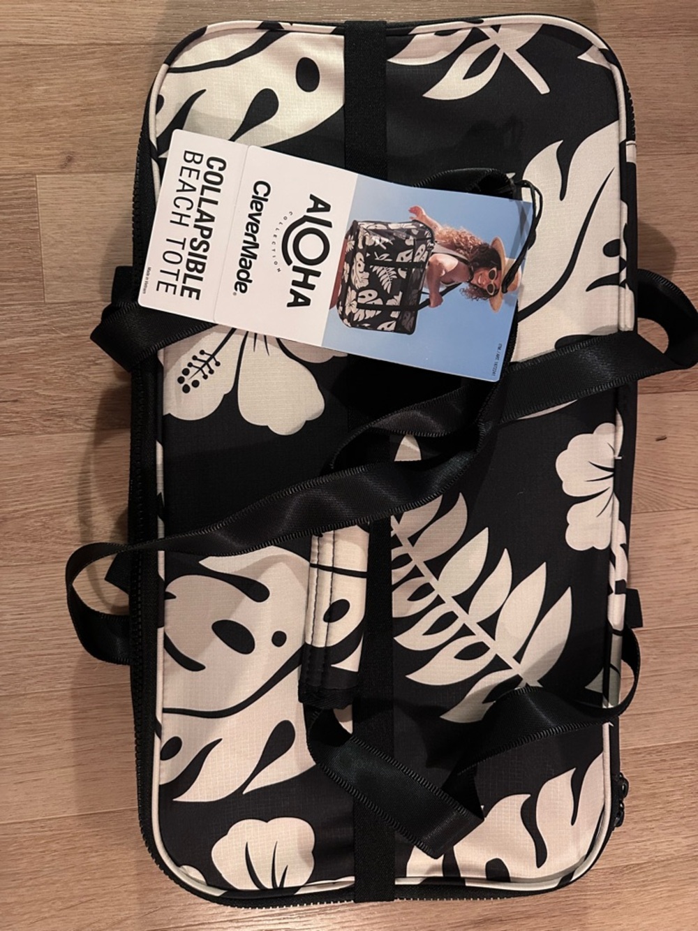 ALOHA Collection Black and Cream Collapsible Beach Tote